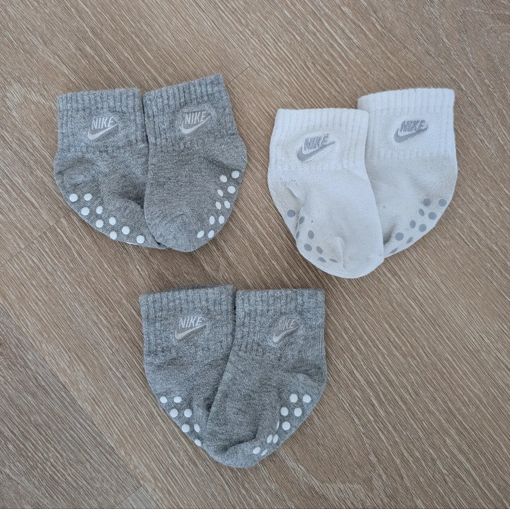 ✨4 for 12 Nike Baby Socks Set - Gray and White 6-12 Months